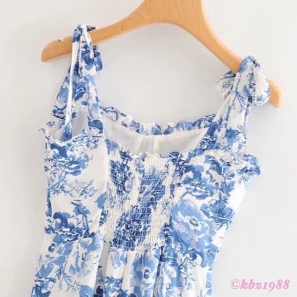🎉HP🎉 REFORMATION Nikita Blue White Floral Dress - Picture 8 of 16